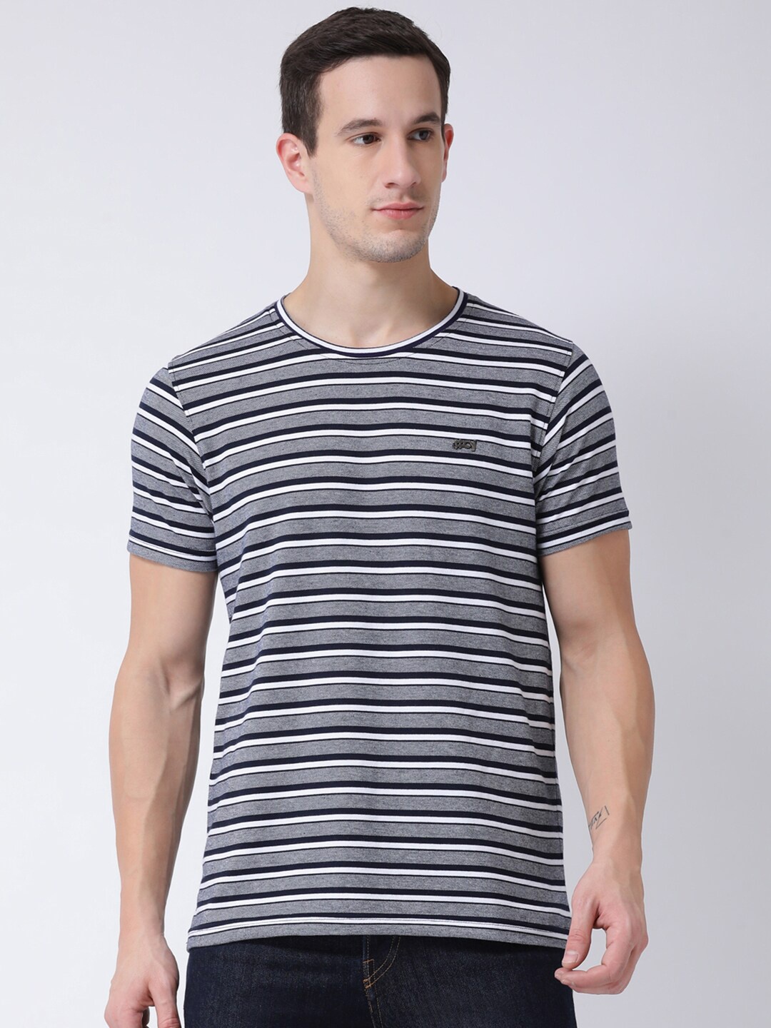 

Club York Men Grey Striped T-shirt