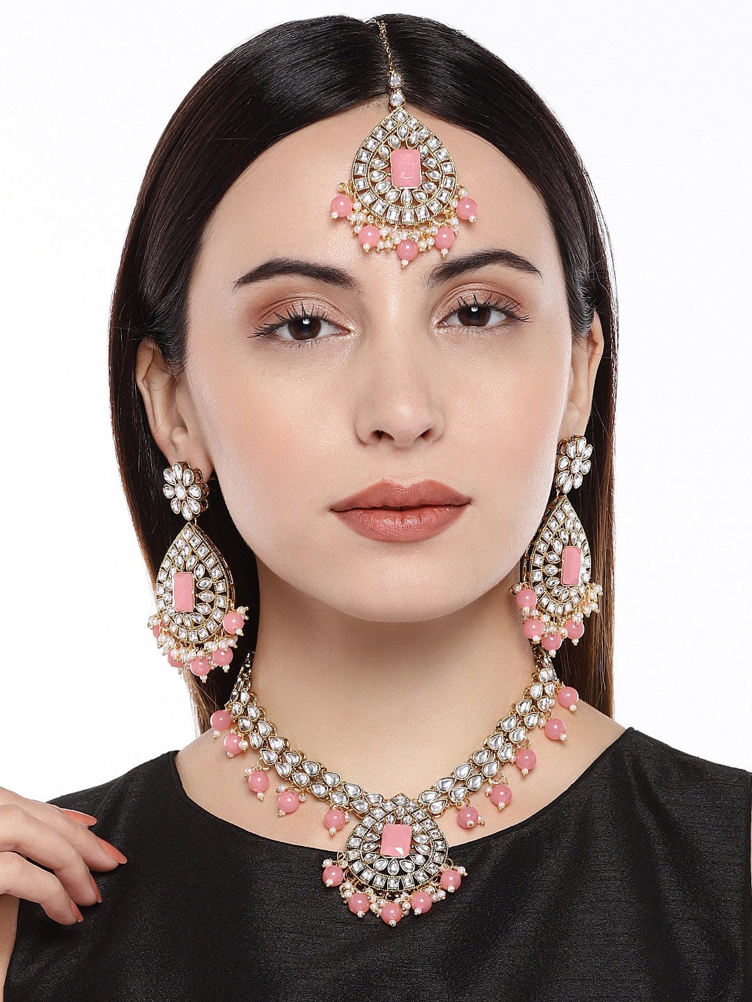 

AccessHer Women Brass-Plated Gold-Toned & Peach-Coloured Kundan-Studded Jewellery Set