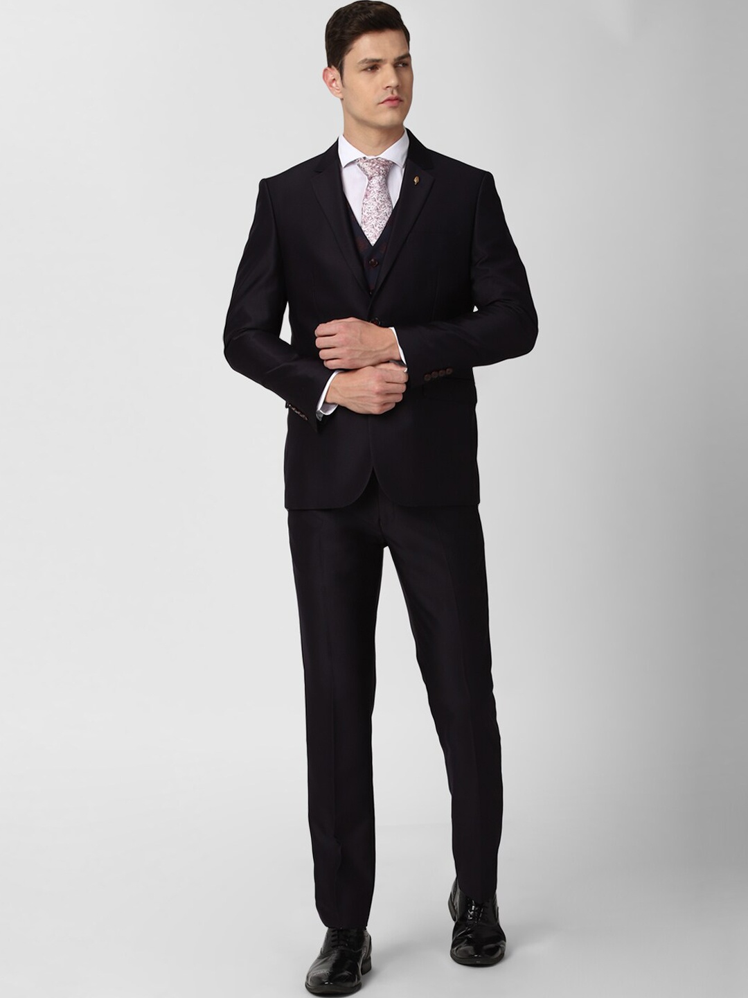 

Van Heusen Men Black Solid Three Piece Suit
