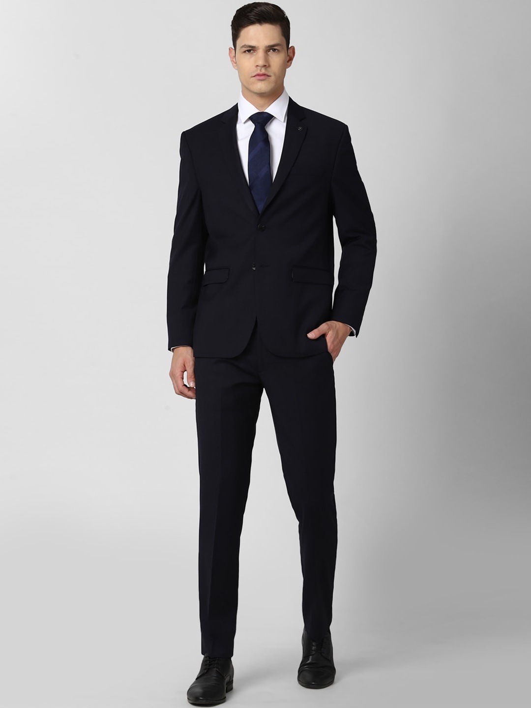 

Van Heusen Men Black Solid Slim-Fit Single-Breasted 2-Piece Formal Suit