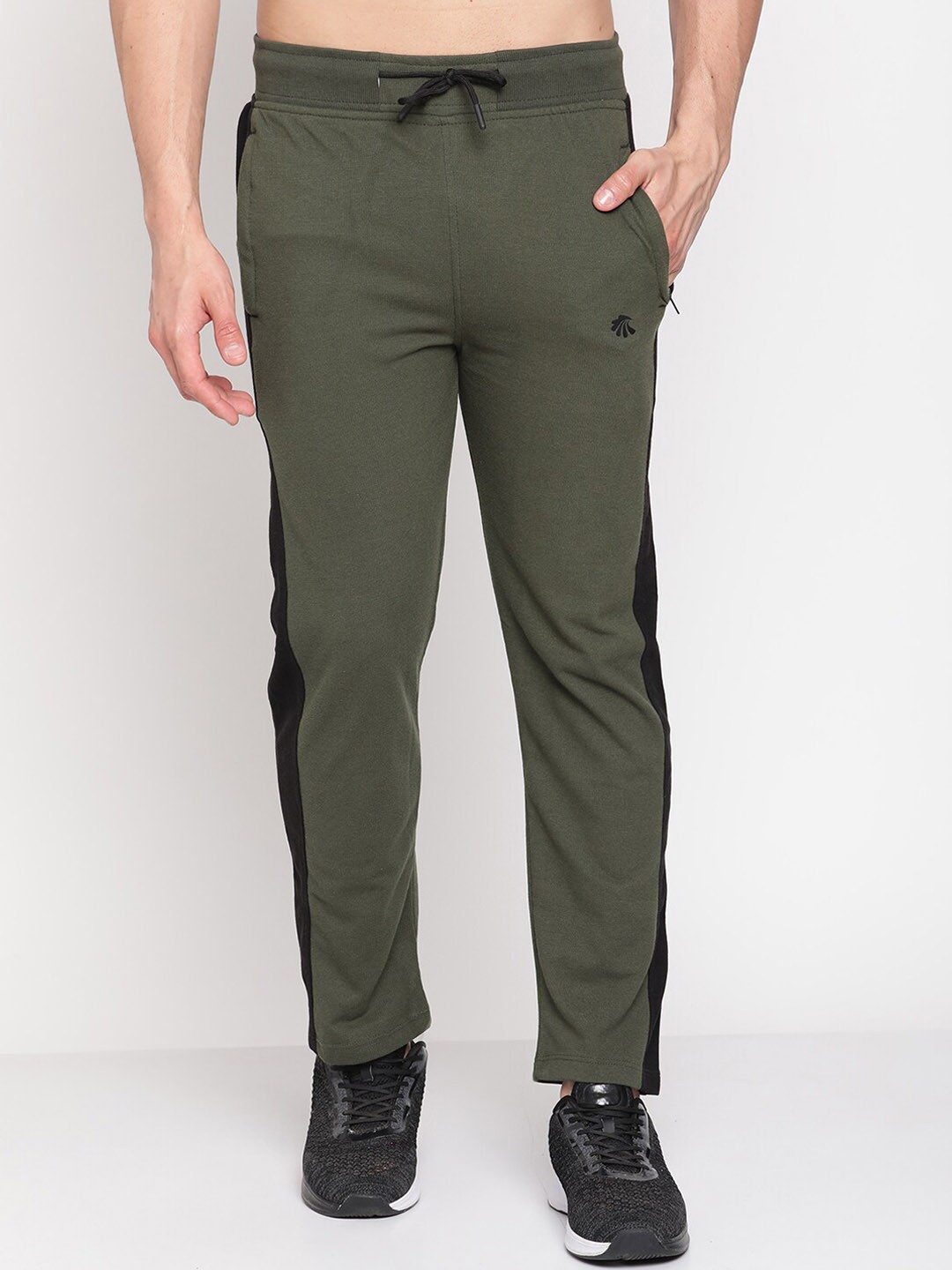 

Gallus Men Olive-Green Solid Cotton Track Pants