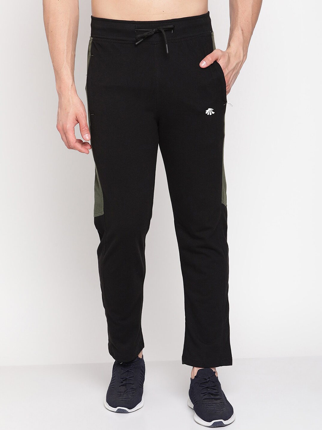

Gallus Men Black & Grey Colourblocked Track Pant