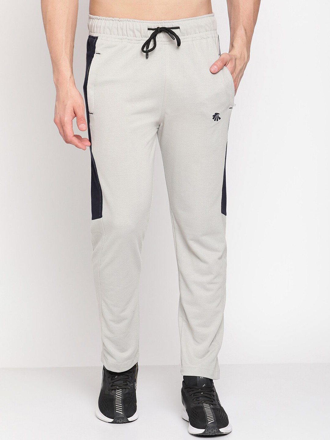 

Gallus Men Grey Solid Track Pants