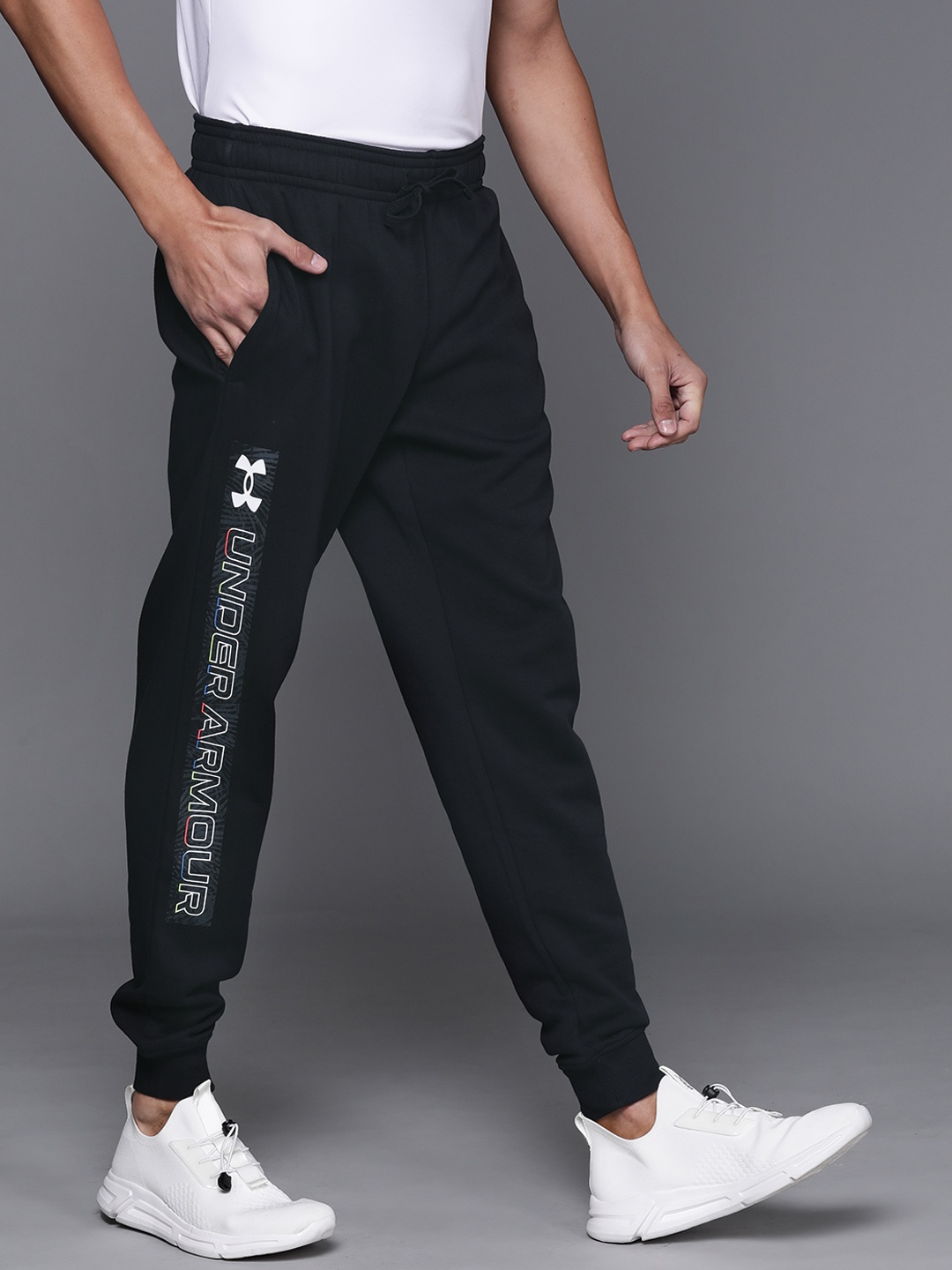 

UNDER ARMOUR Men Black Typography Printed RIVAL FLC GRAPHIC Joggers