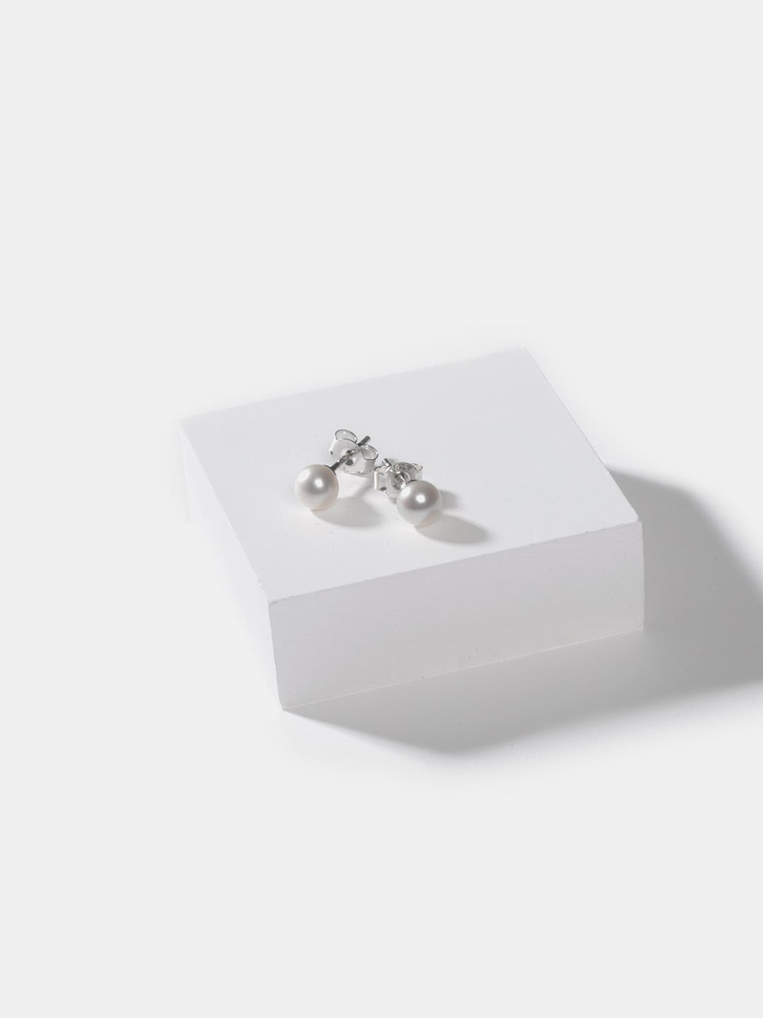 

SHAYA 925 Sterling Silver Spherical Studs