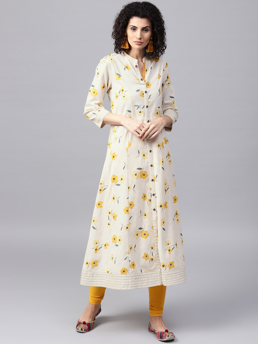 

Tulsattva Women Off White Floral Printed Kurta