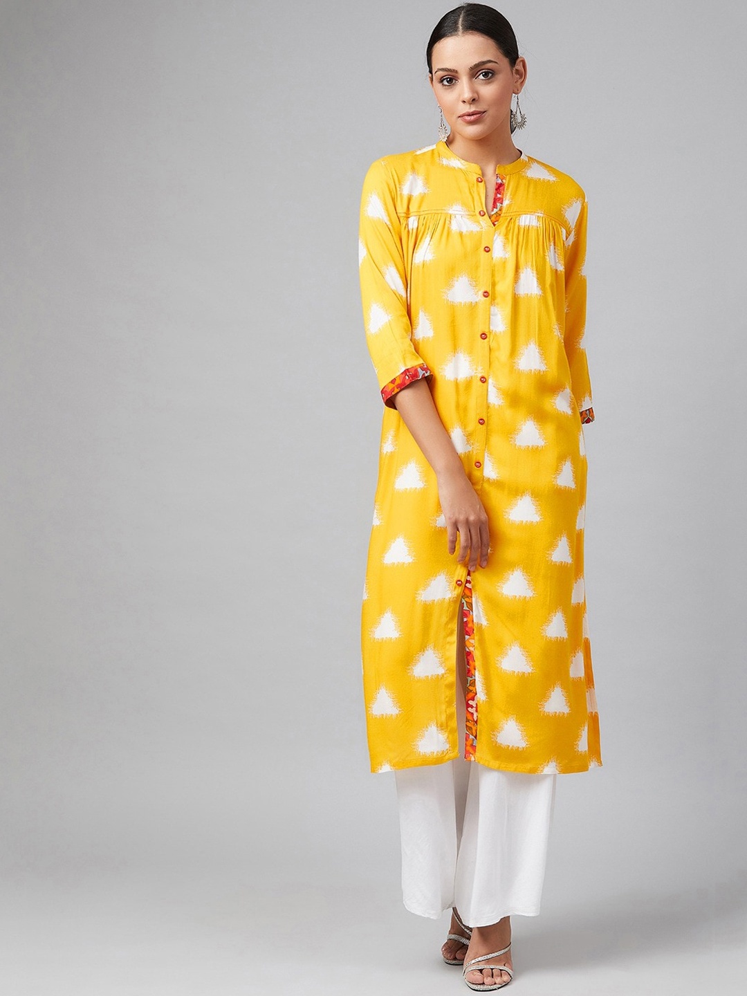 

Tulsattva Women Yellow Geometric Printed Kurta