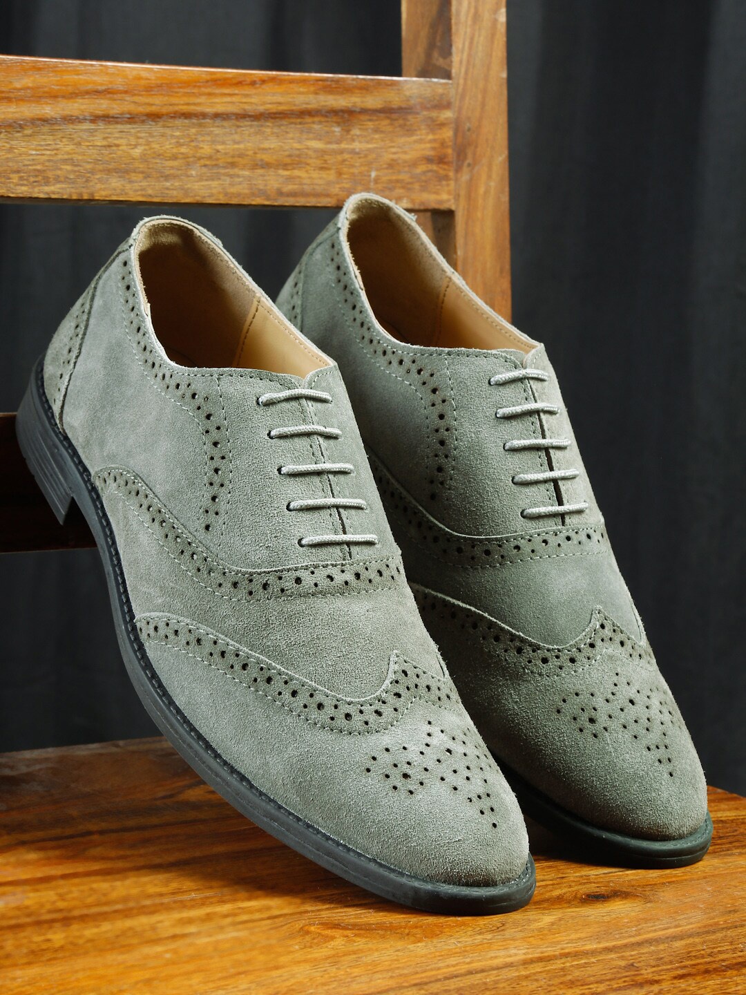 

MONKS & KNIGHTS Men Grey Textured Suede Brogues