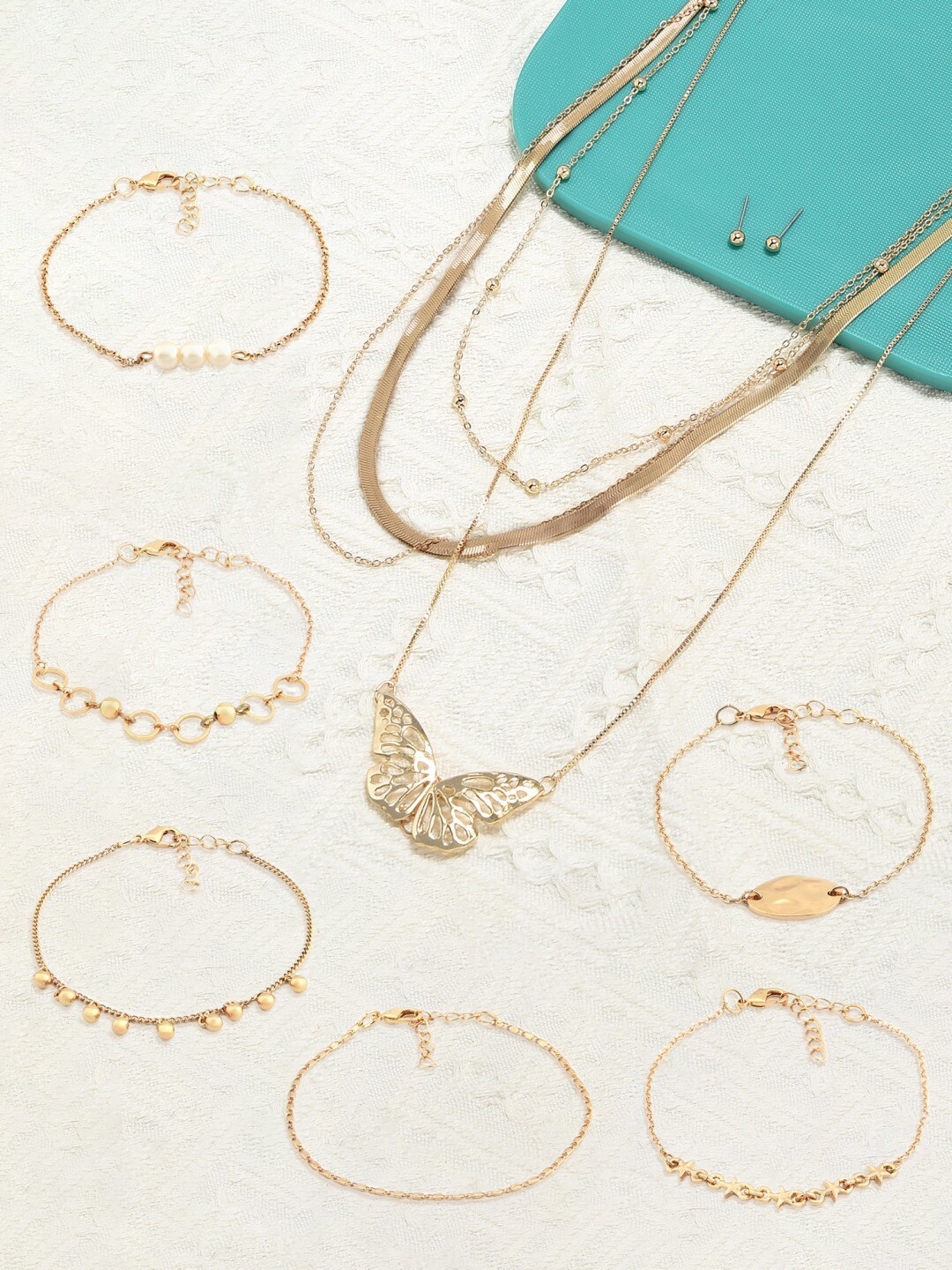 

AMI Set Of 8 Gold-Toned Jewellery Set