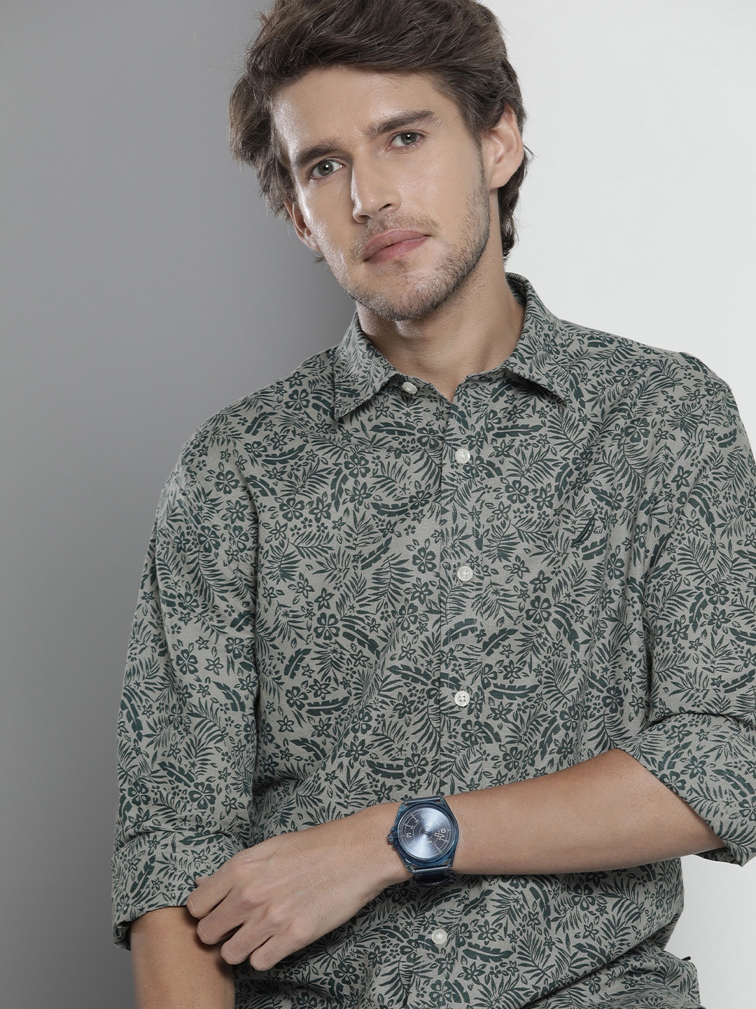 

Nautica Men Grey & Green Slim Fit Floral Printed Casual Shirt