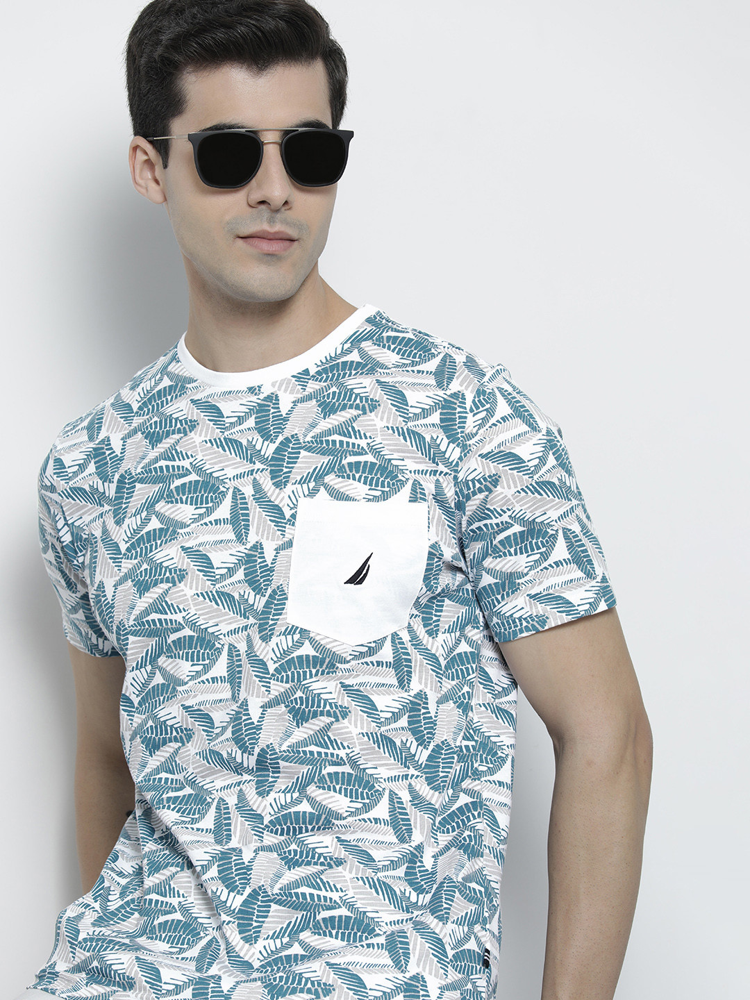 

Nautica Men White & Blue Conversational Print Tropical Pocket Pure Cotton Slim Fit T-shirt