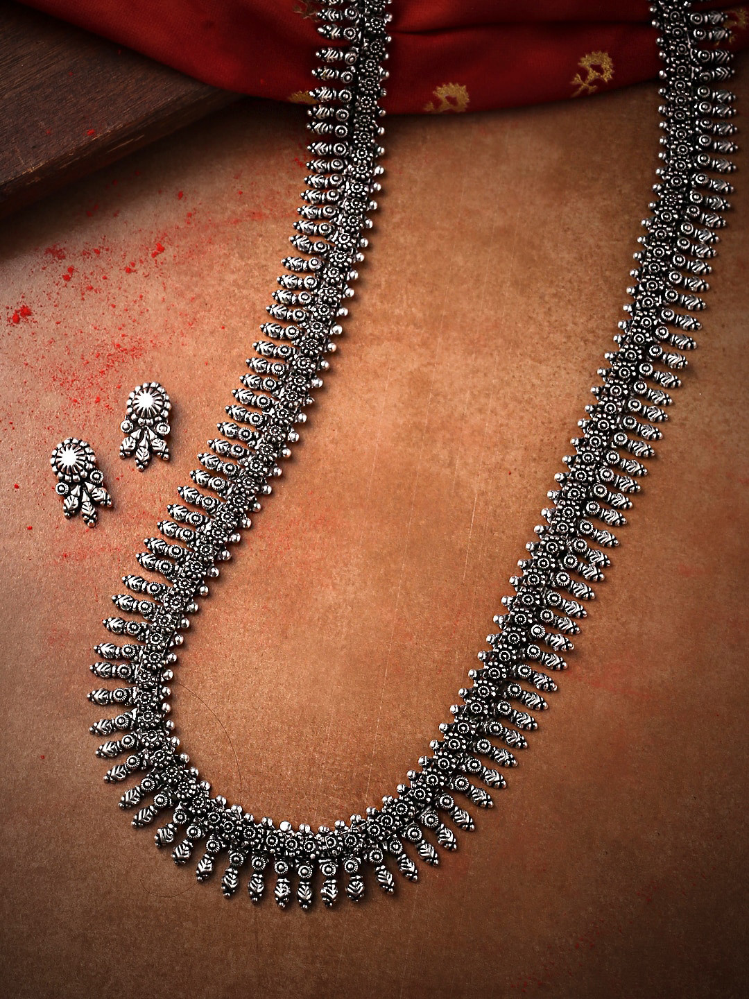 

Yellow Chimes Oxidised Silver-Plated Kolhapuri Jewellery Set