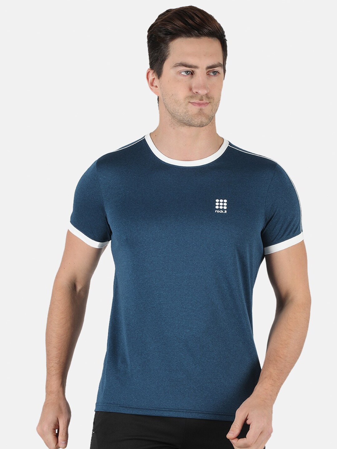 

rock it Men Blue Solid Sports T-shirt