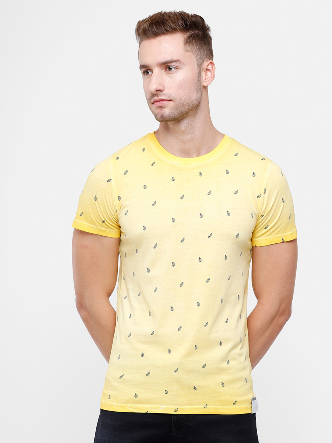 

WROGN Men Mustard Yellow Printed Slim Fit T-shirt