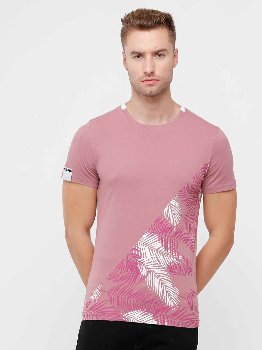 

WROGN Men Pink Printed Slim Fit T-shirt