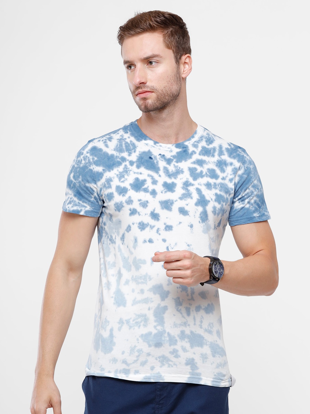 

WROGN Men Blue & White Dyed Cotton T-shirt