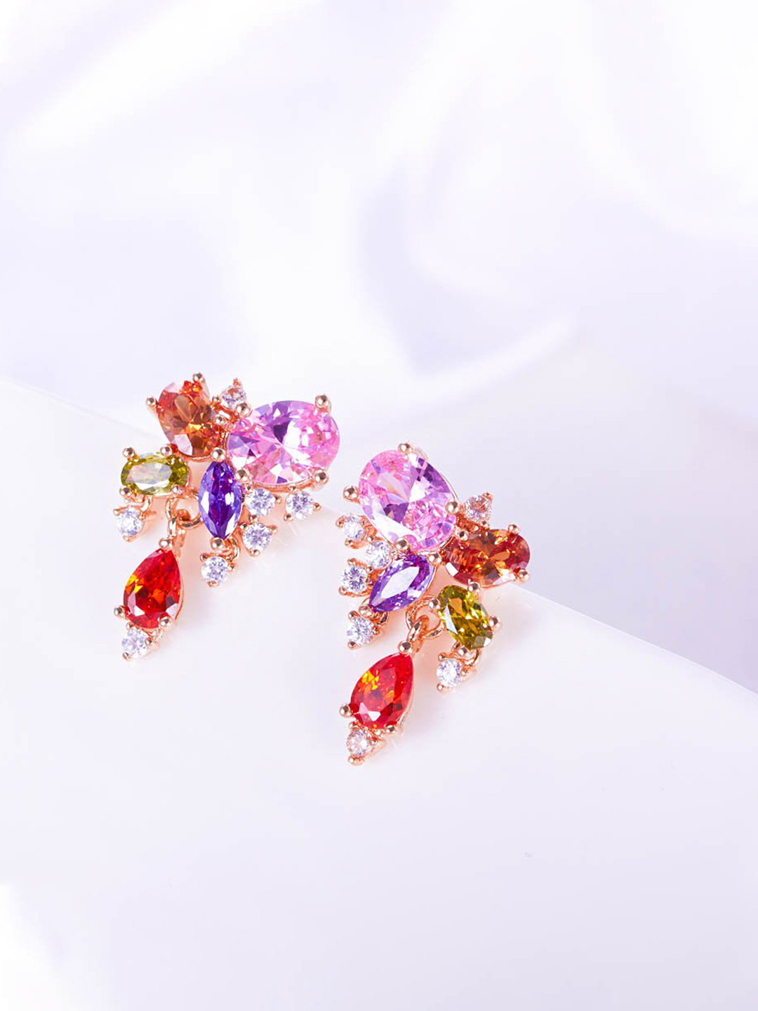 

Yellow Chimes Rose Gold Contemporary Studs Earrings