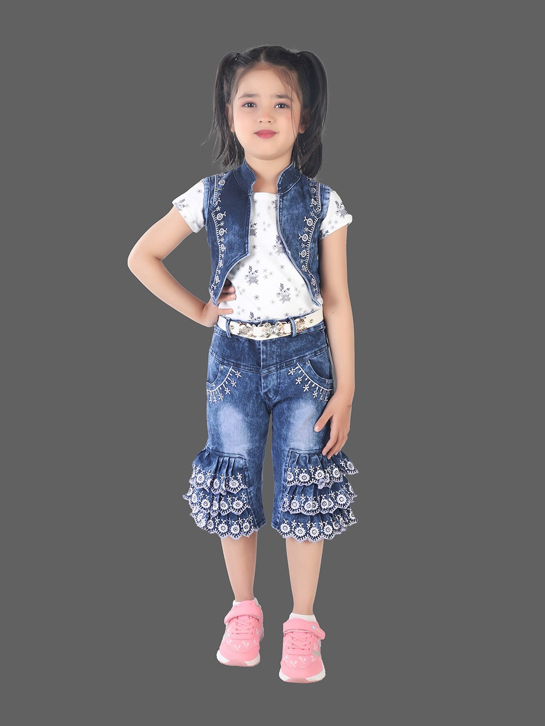 

ahhaaaa Girls White & Blue Printed Pure Cotton Top with Capris
