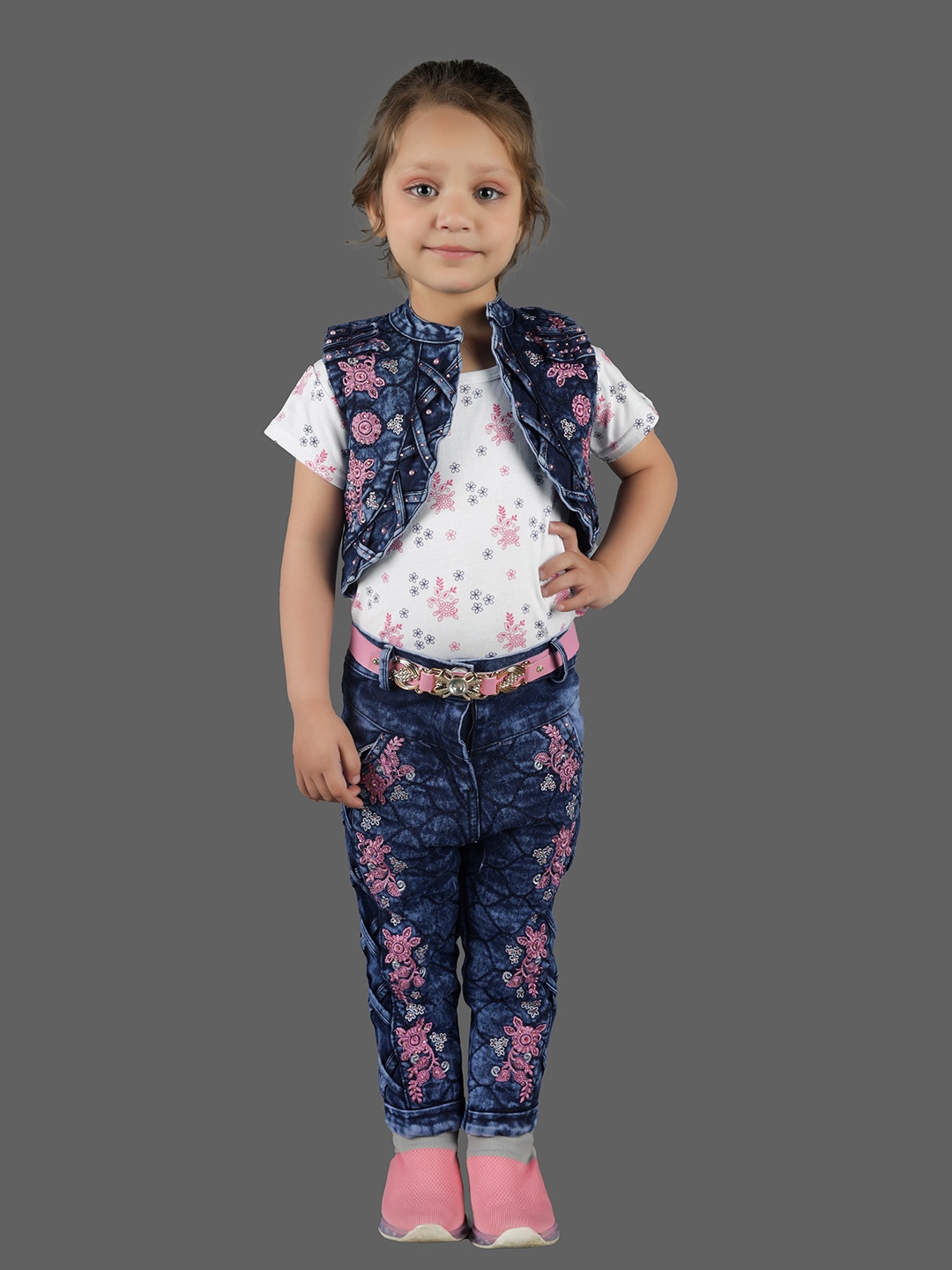 

ahhaaaa Girls Blue & White Printed T-shirt with Shorts