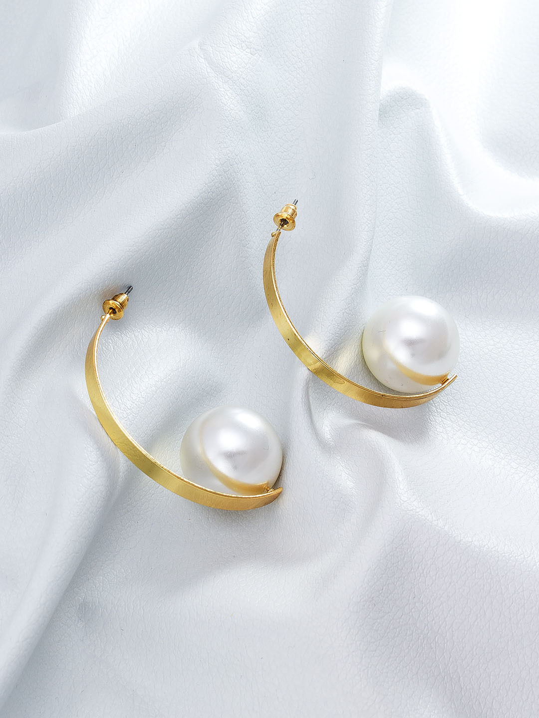

aadita Gold-Plated Pearl Beaded Circular Drop Earrings