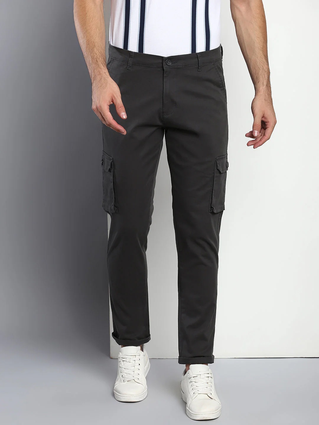 

Dennis Lingo Men Grey Tapered Fit Cargos Trousers