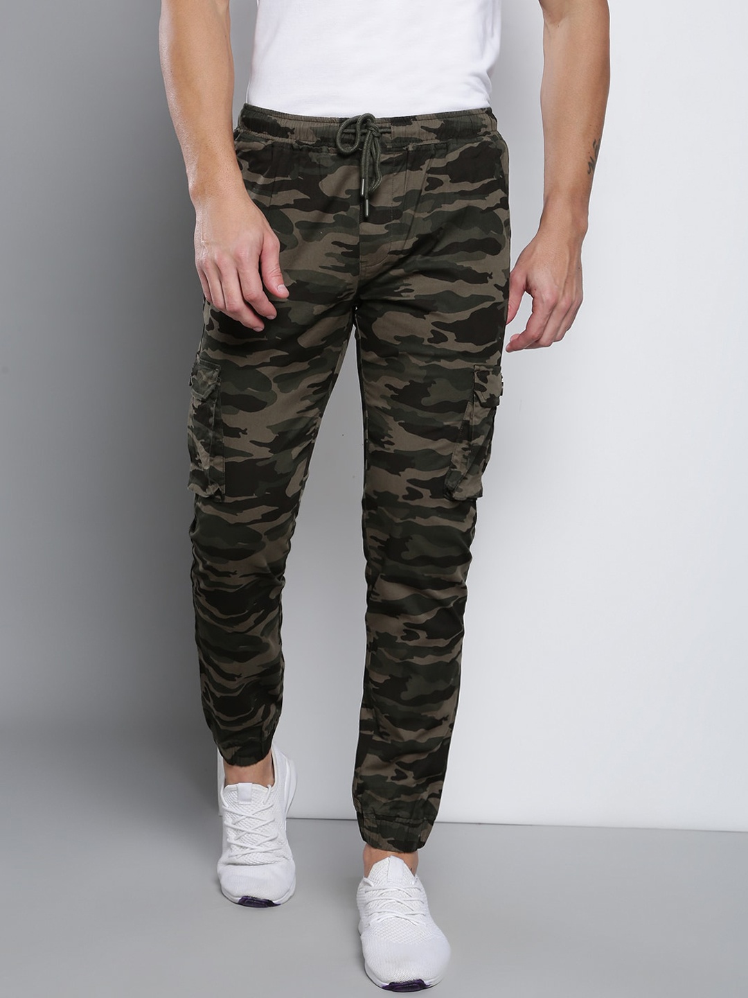 

Dennis Lingo Men Olive Green Camouflage Printed Tapered Fit Cotton Joggers