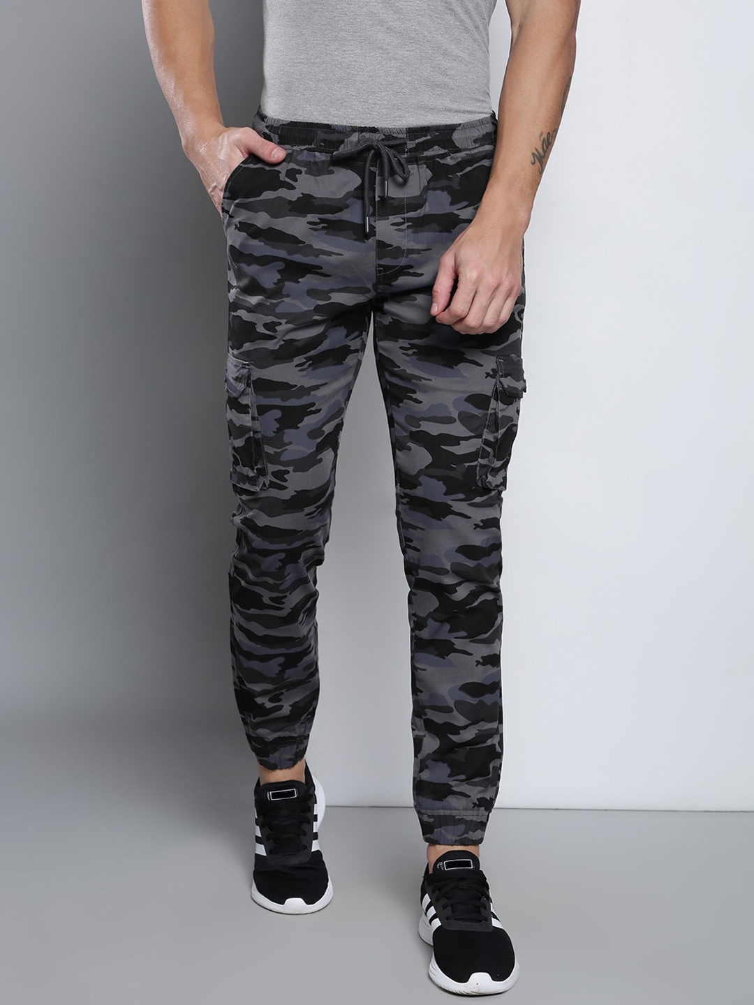 

Dennis Lingo Men Grey Camouflage Printed Straight Fit Cotton Joggers Trousers