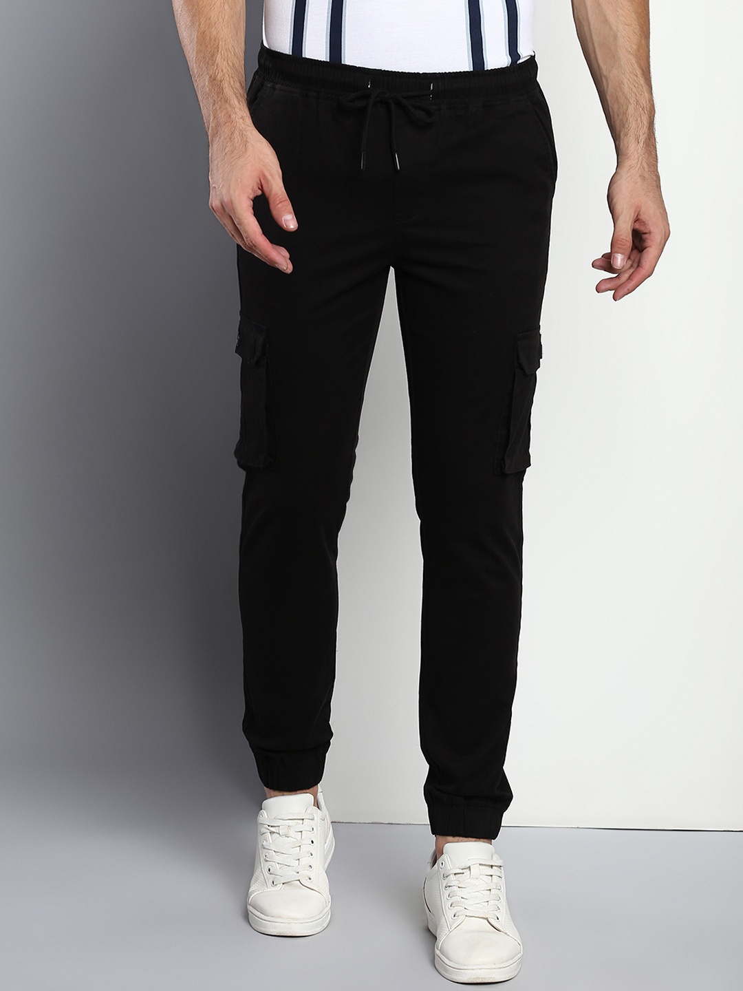 

Dennis Lingo Men Black Tapered Fit Cargo Joggers