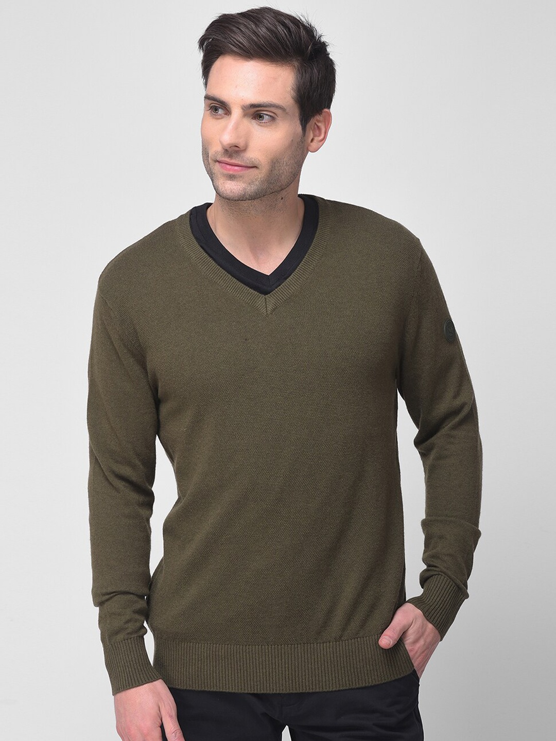 

Woodland Men Green Solid Woolen Pullover