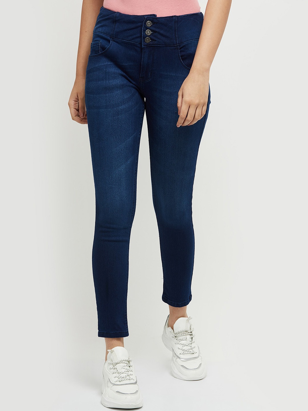 

max Women Blue Light Fade Jeans