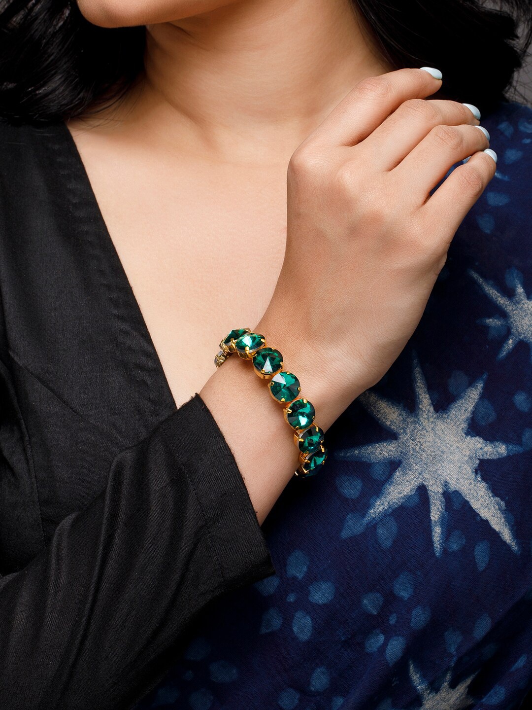 

Anouk Women Gold-Plated & Green Stones Studded Bangle-Style Bracelet