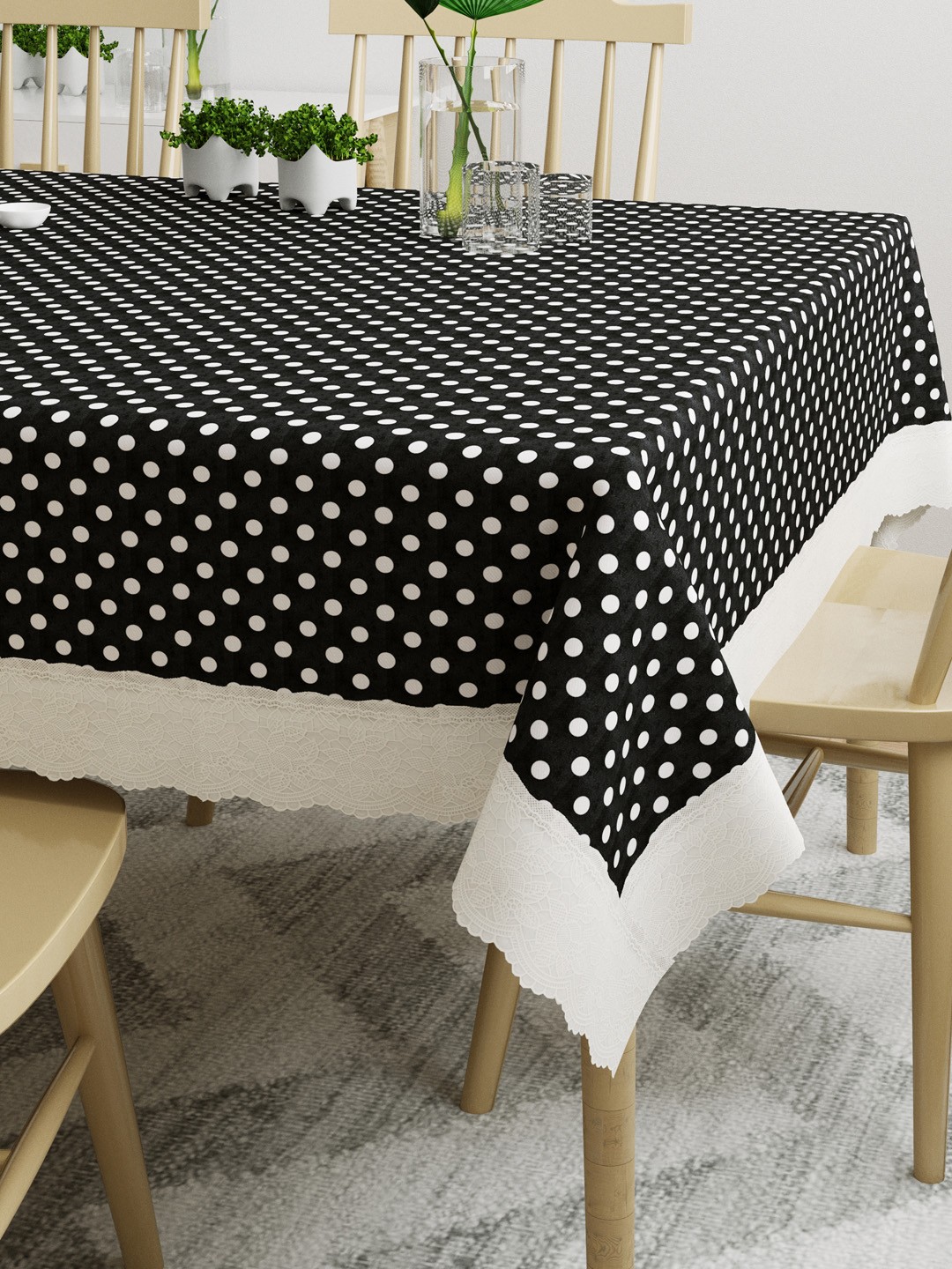 

DREAM WEAVERZ Black & White Polka Dots Printed Rectangular 6 Seater Table Cover