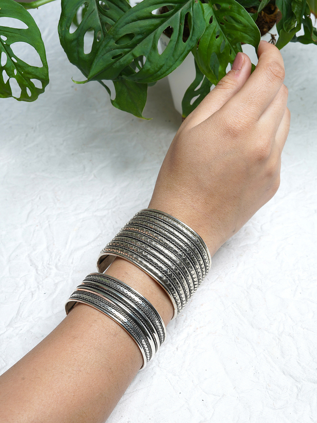

TEEJH Women Set Of 2 Silver-Toned Oxidised Kada Bracelet