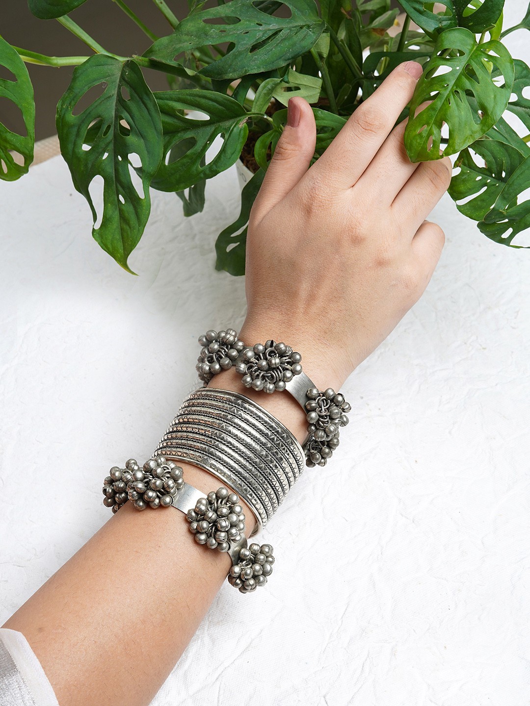 

TEEJH Women Set Of 3 Silver-Toned Oxidised Kada Bracelet