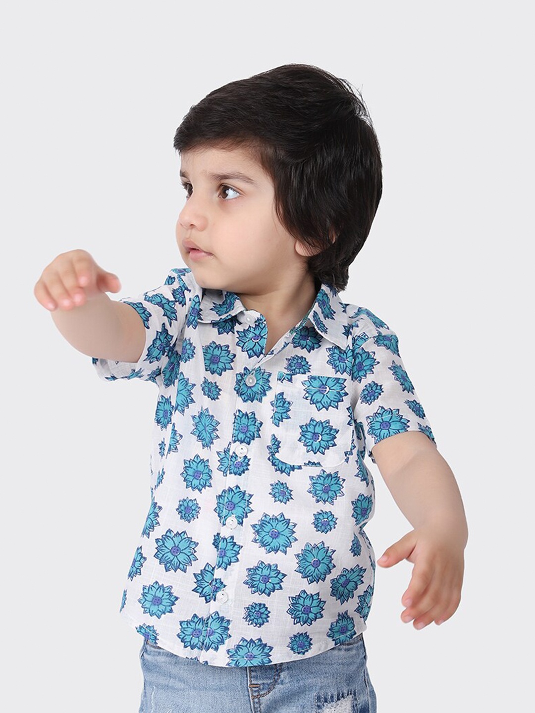 

Fabindia Boys Blue Floral Printed Regular Fit Cotton Casual Shirt