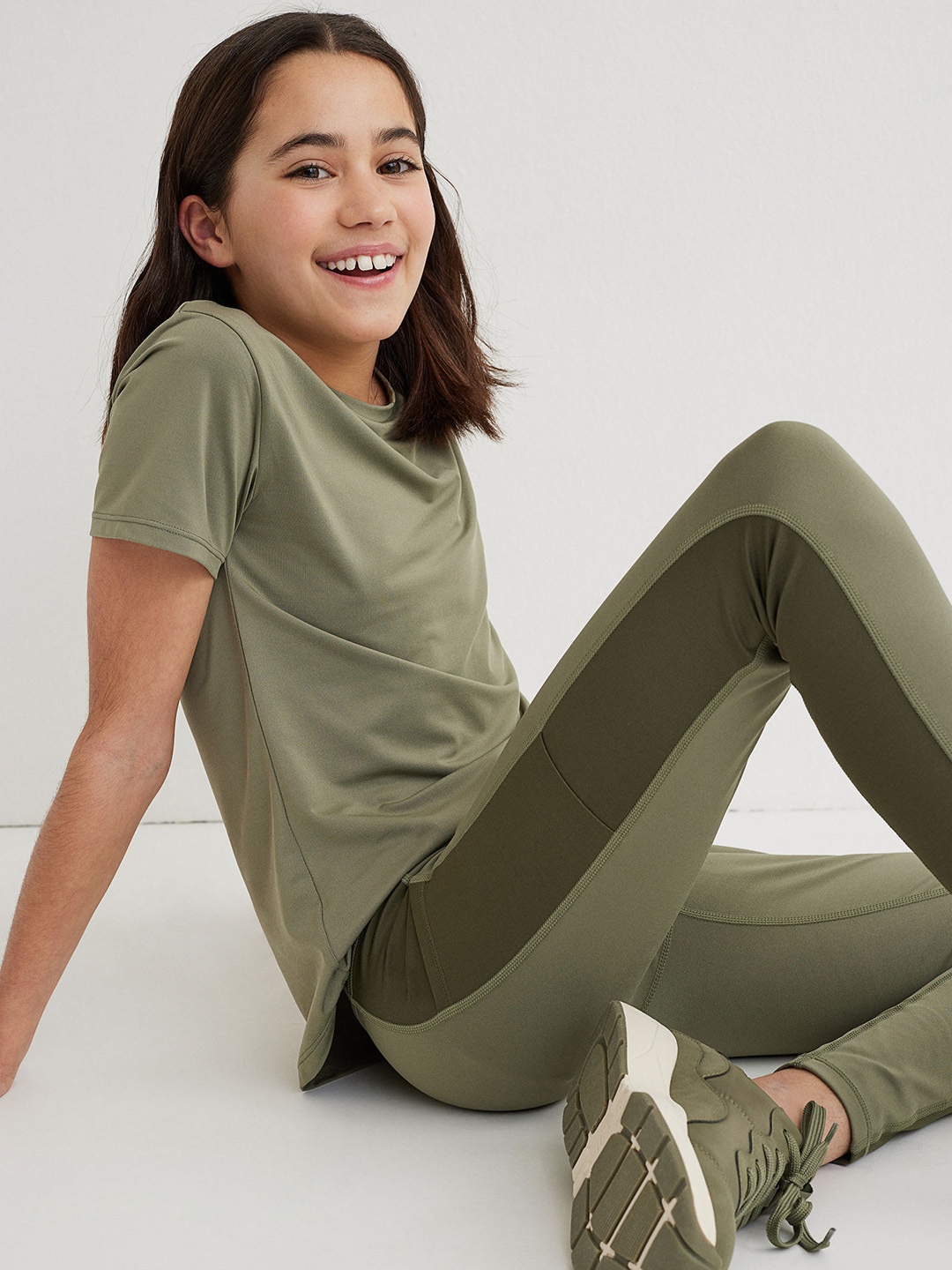 

H&M Girls Green Solid Pocket Detail Sports Tights