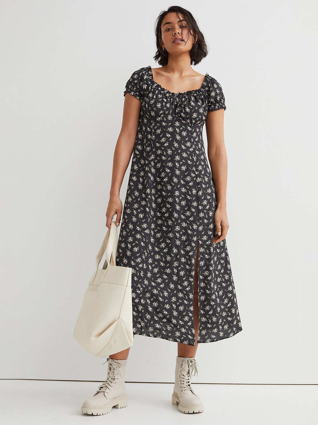 

H&M Grey Floral Puff-Sleeved Dress