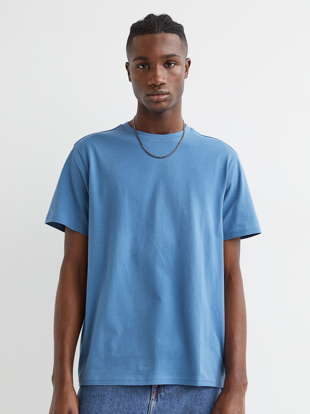 

H&M Men Blue Solid Regular Fit Round-Neck T-shirt