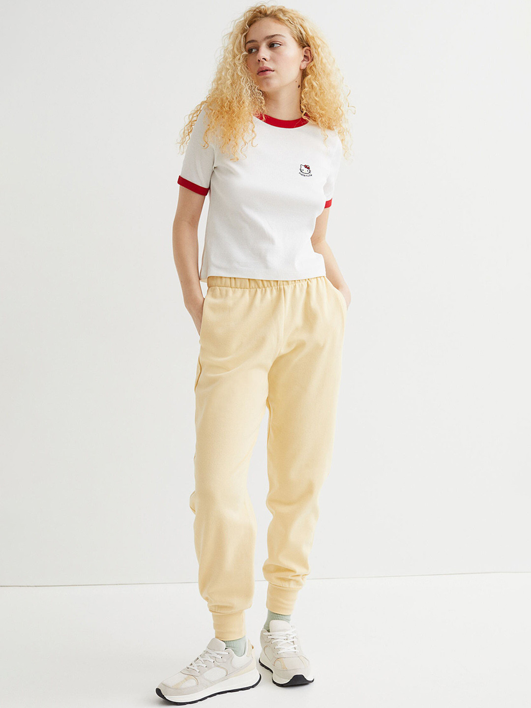 

H&M Women Yellow Solid Regular Fit Joggers