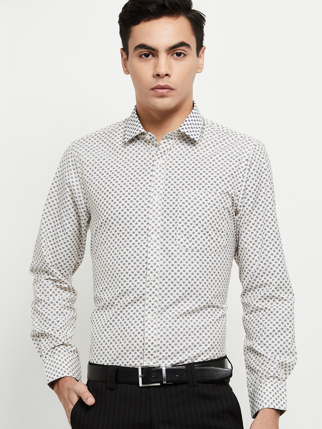

max Men Beige & Navy Blue Printed Casual Shirt