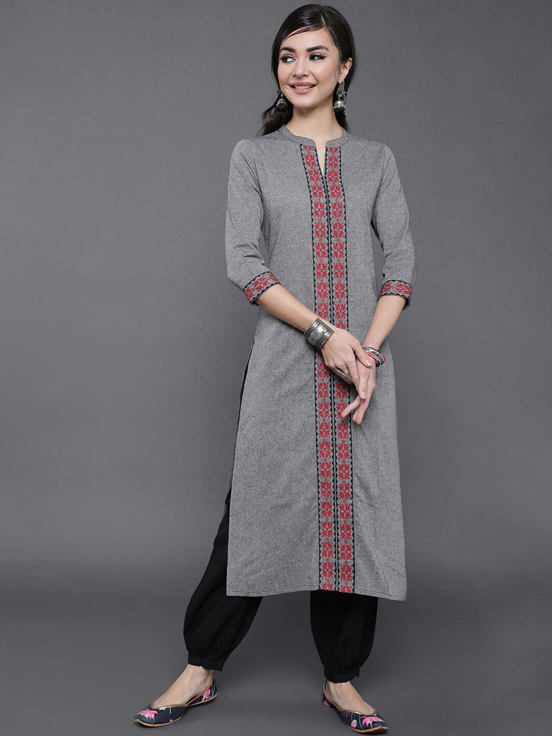 

saubhagya Women Grey & Red Printed Thread Work Kurta