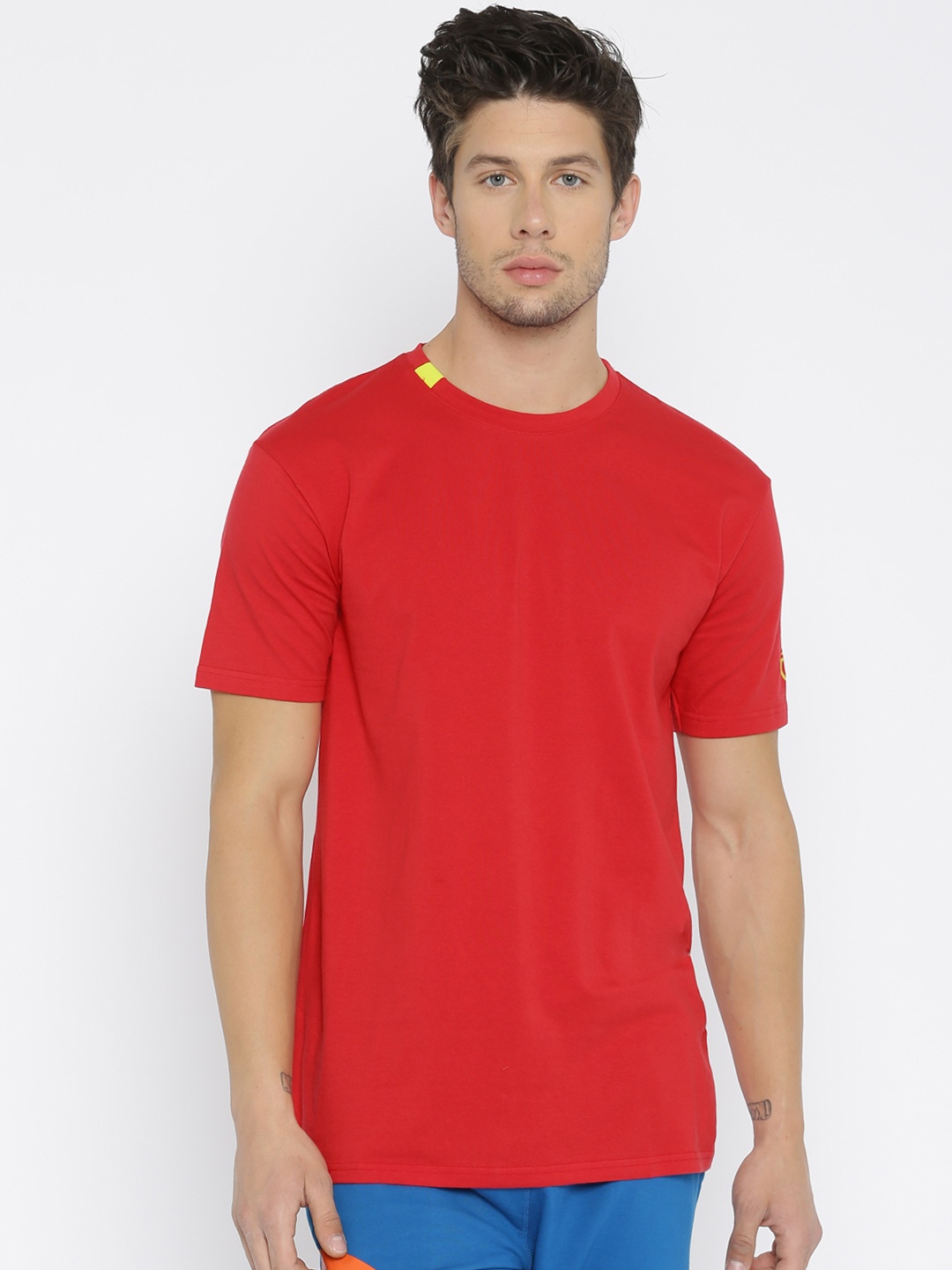 

REVO Men Red Solid Slim Fit T-shirt