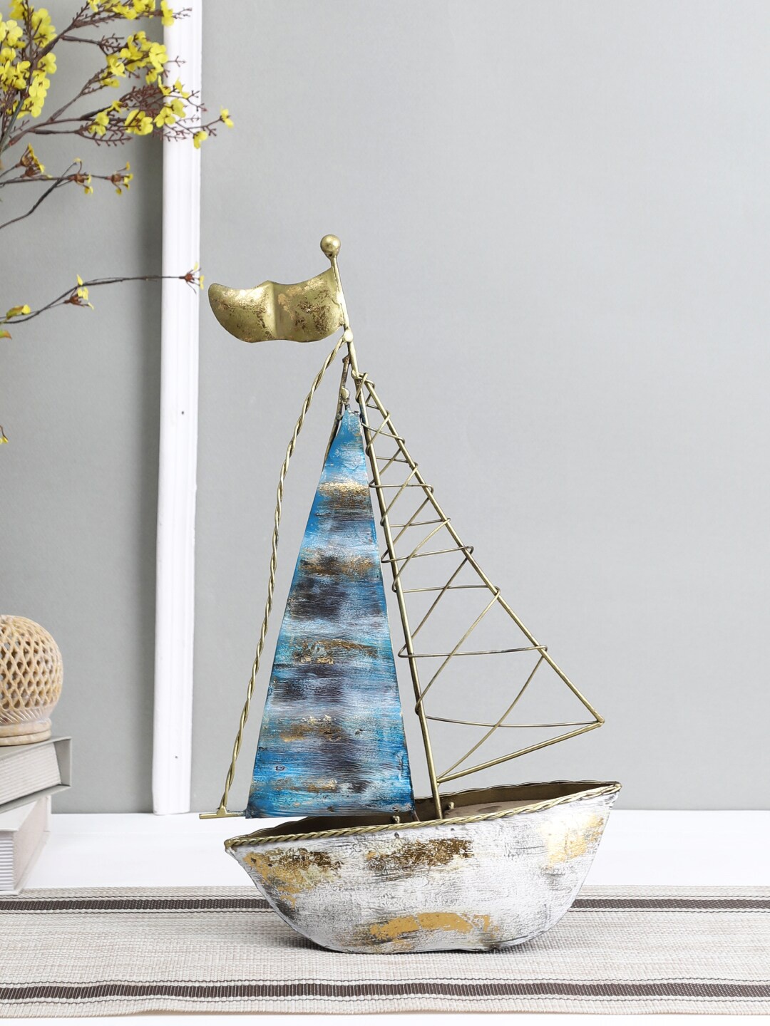 

Aapno Rajasthan Blue & White Nautical Boat Table Decor Showpiece