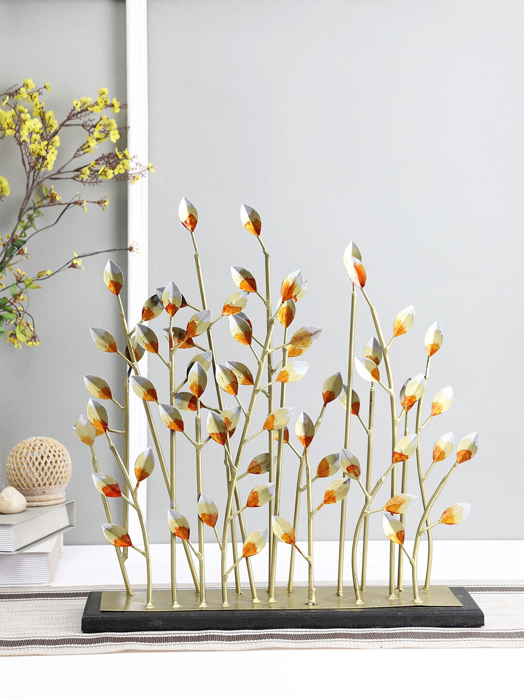 

Aapno Rajasthan Red & Grey Earthen Bunch Leafs Table Dcor Showpieces