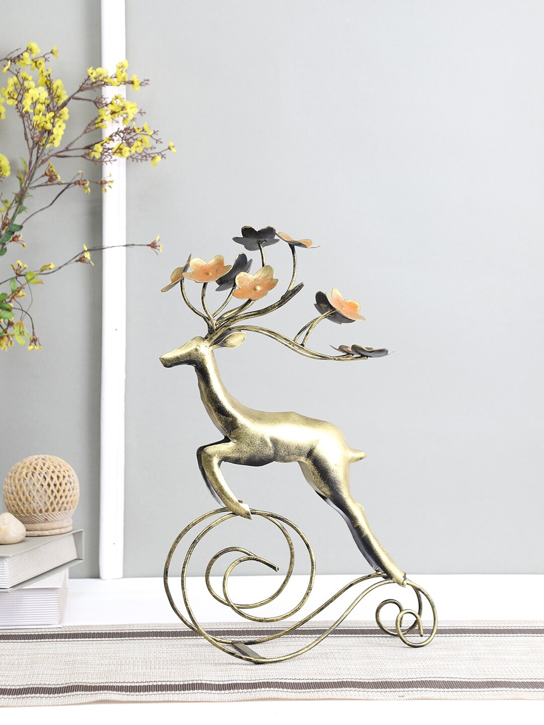 

Aapno Rajasthan Gold-Toned Decorative Reindeer With Flower Showpieces