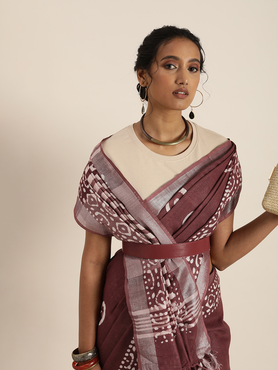 

Taavi Coffee Brown & White Batik Block Print Saree