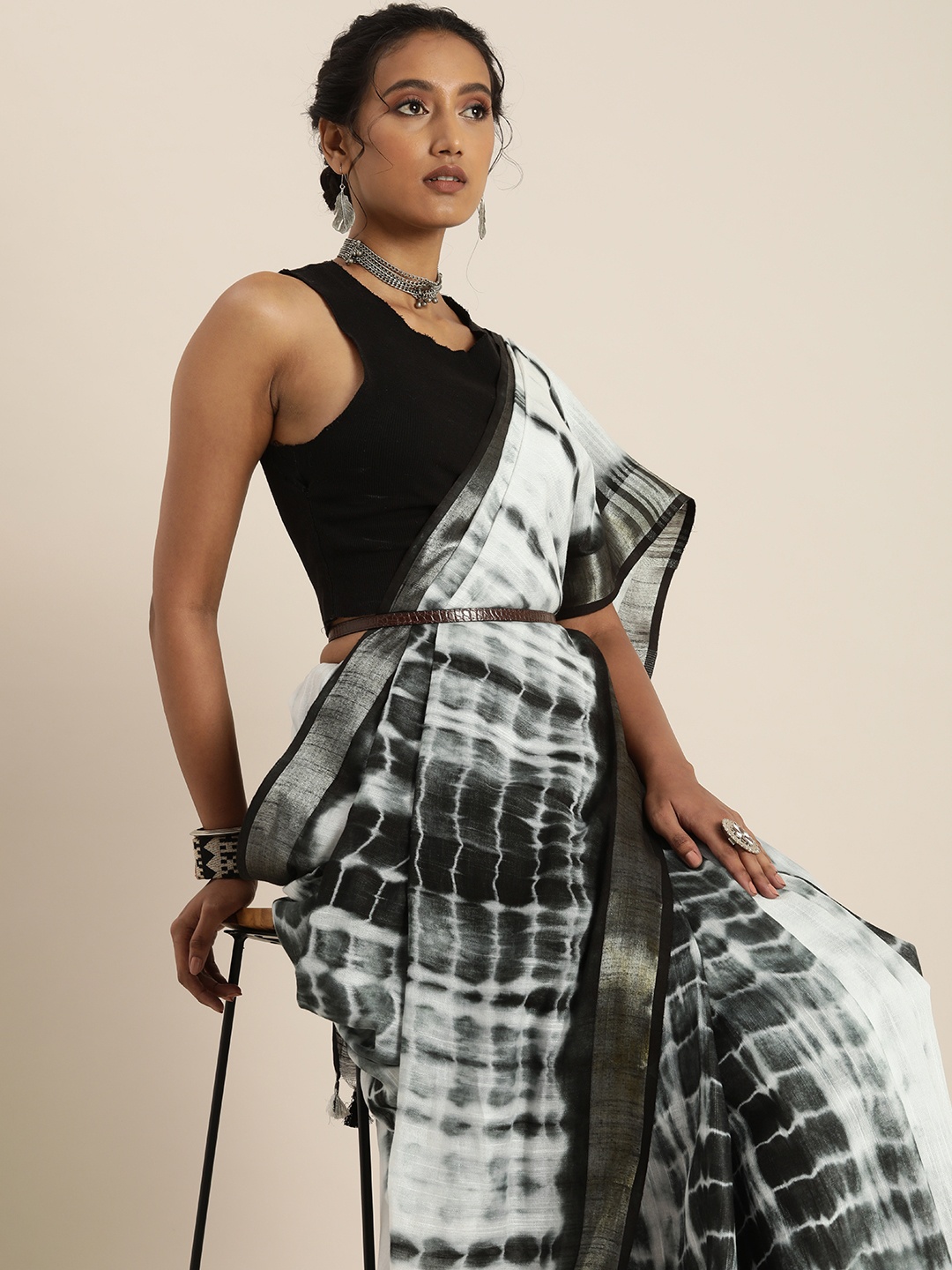 

Taavi White & Black Tie and Dye Bandhani Saree