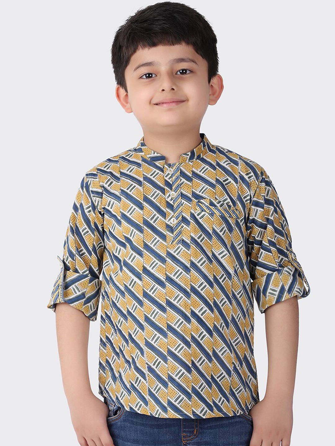 

Fabindia Boys Yellow & Blue Geometric Printed Cotton Kurta
