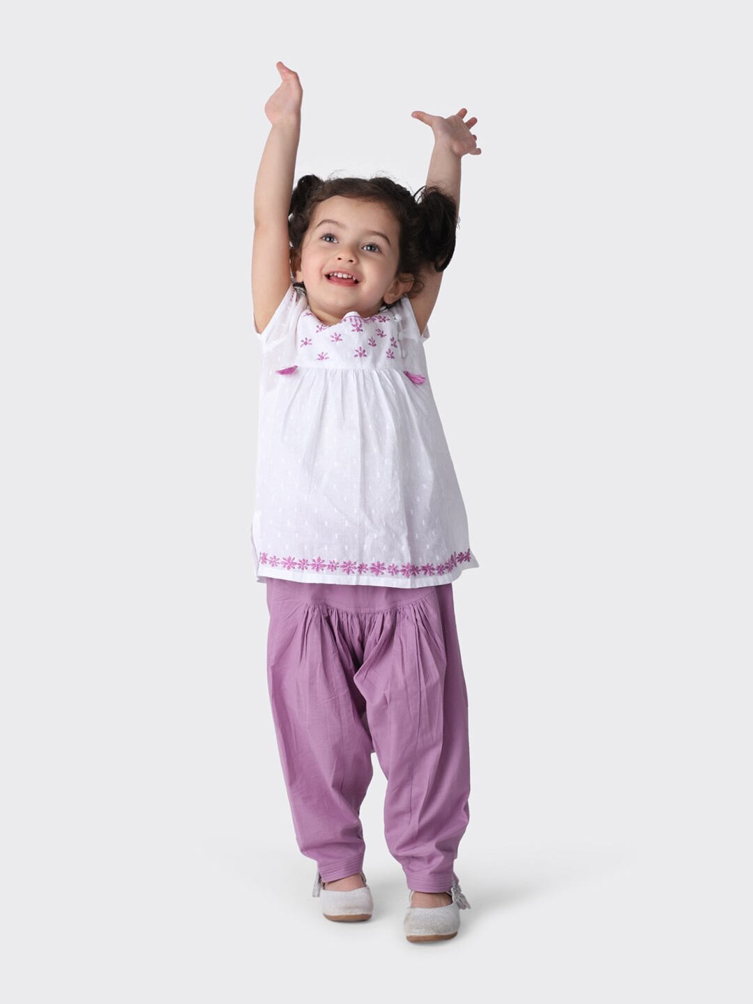 

Fabindia Girls White & Purple Printed Top & Trousers