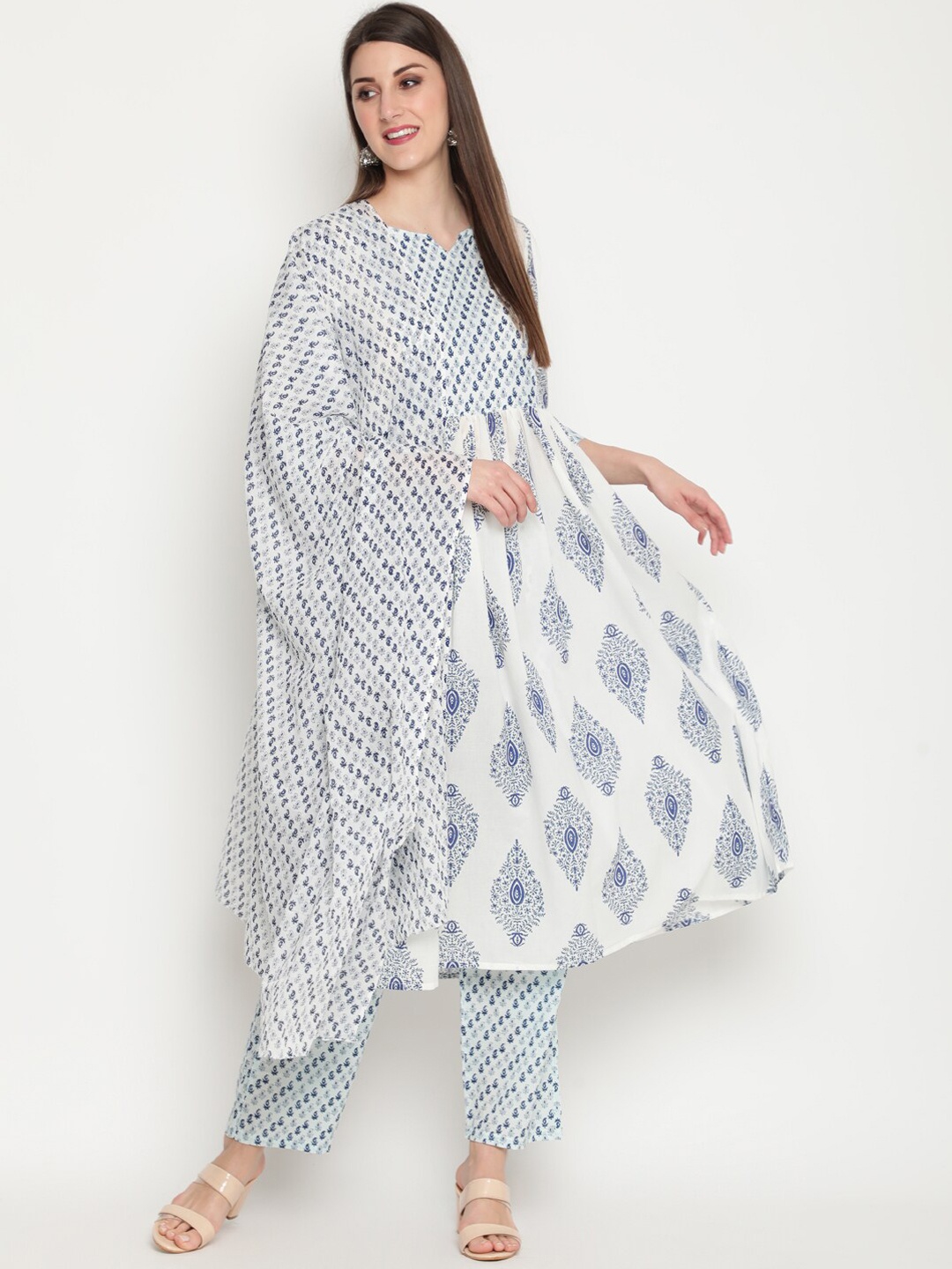

THE NKS PLUS Women Blue & Off-White Floral Printed Pure Cotton Kurta & Trousers & Dupatta